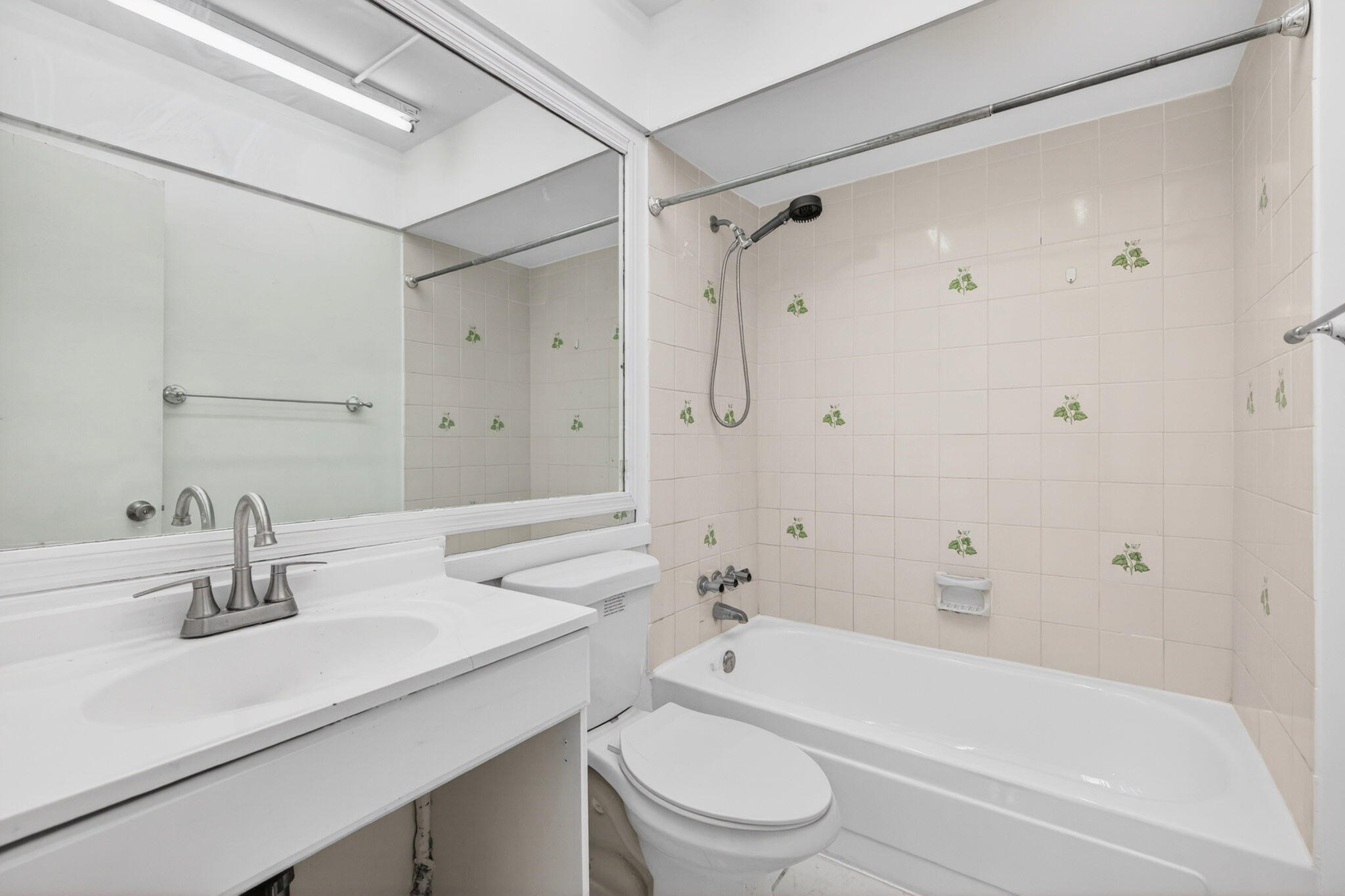 LEISURE SANDS CONDO - Residential
