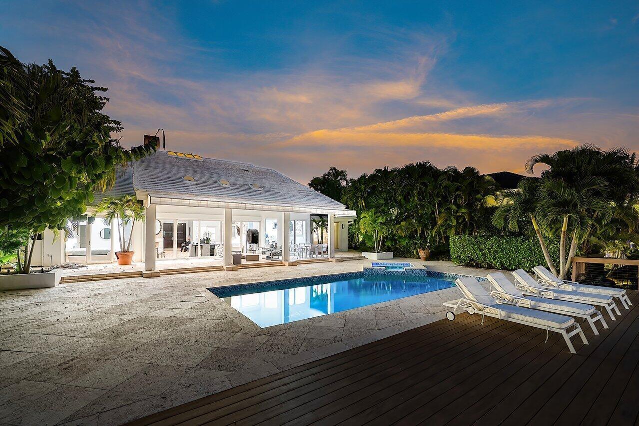 ADMIRALS COVE - Residential