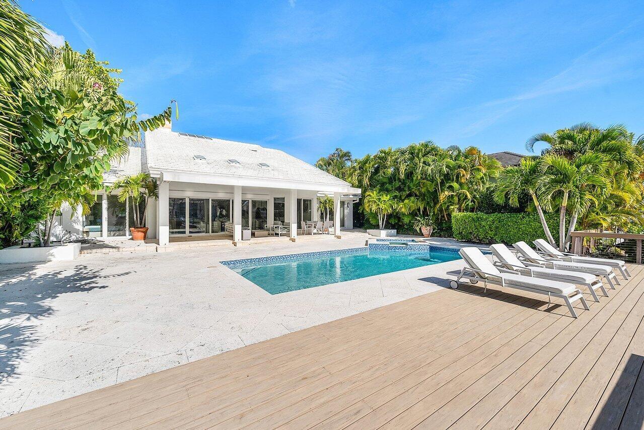 ADMIRALS COVE - Residential
