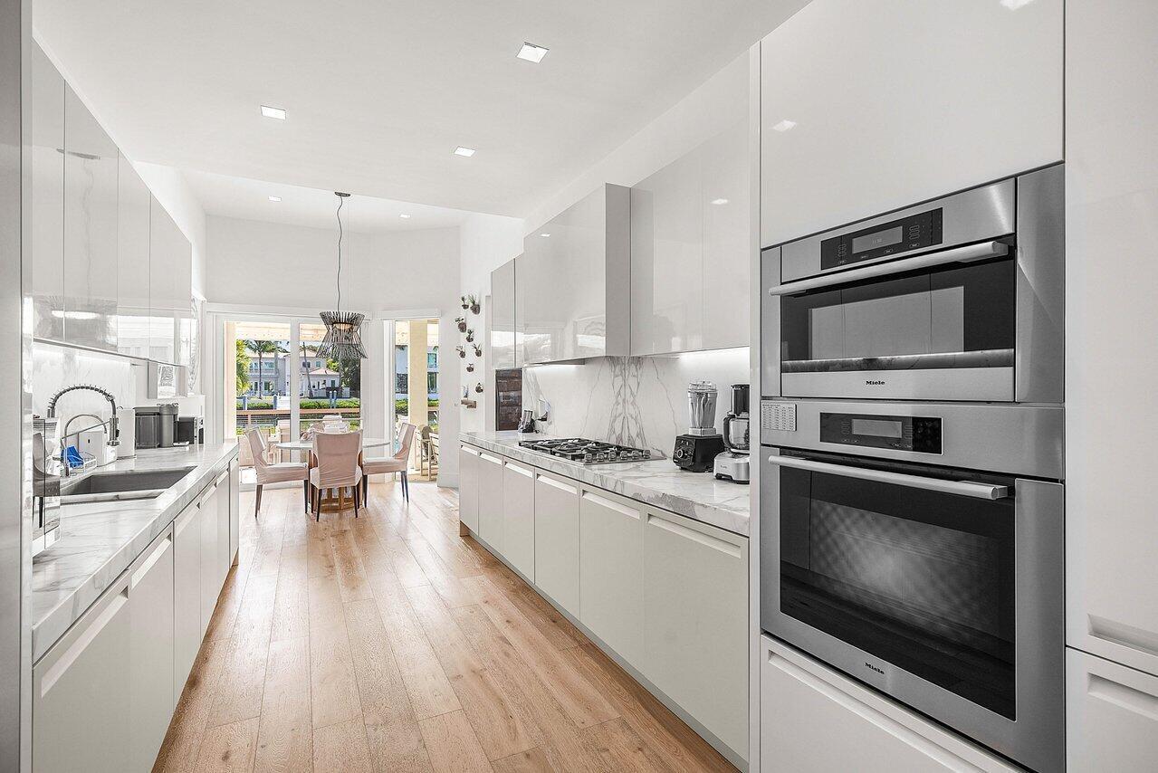 ADMIRALS COVE - Residential