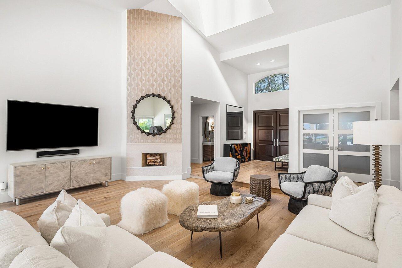 ADMIRALS COVE - Residential