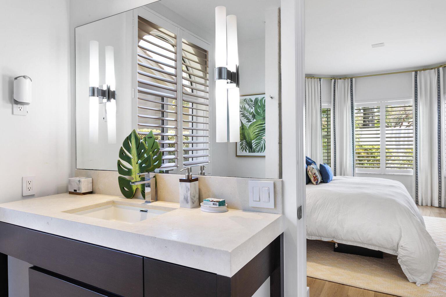 ADMIRALS COVE - Residential