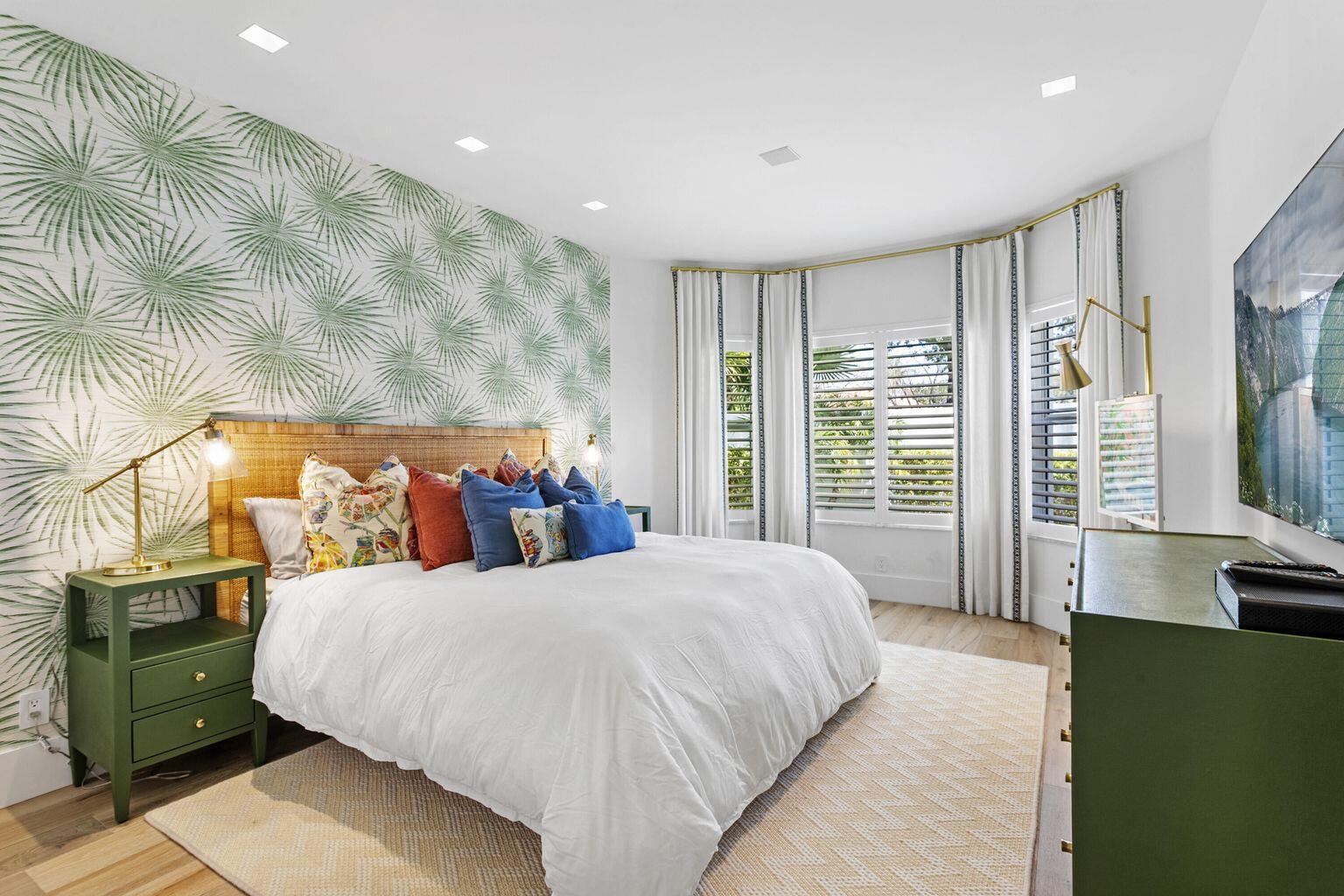 ADMIRALS COVE - Residential