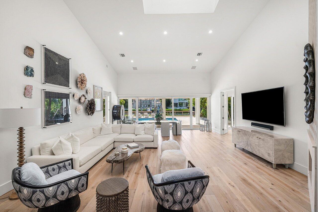 ADMIRALS COVE - Residential