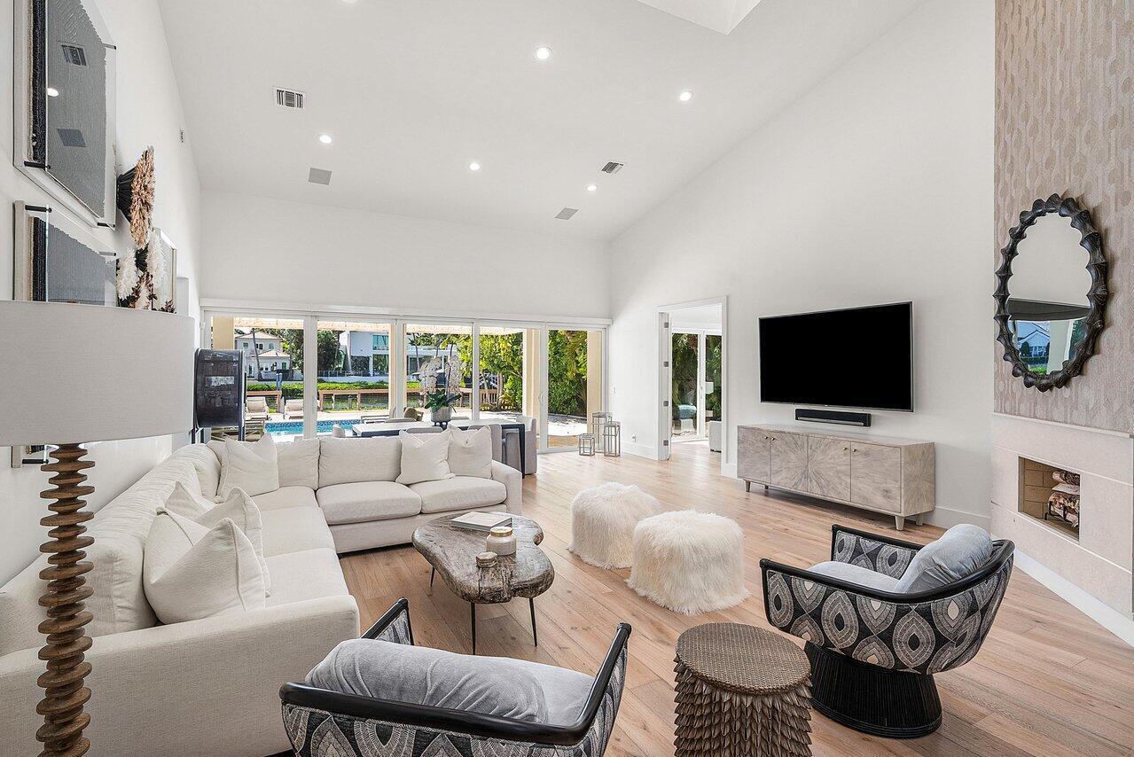 ADMIRALS COVE - Residential