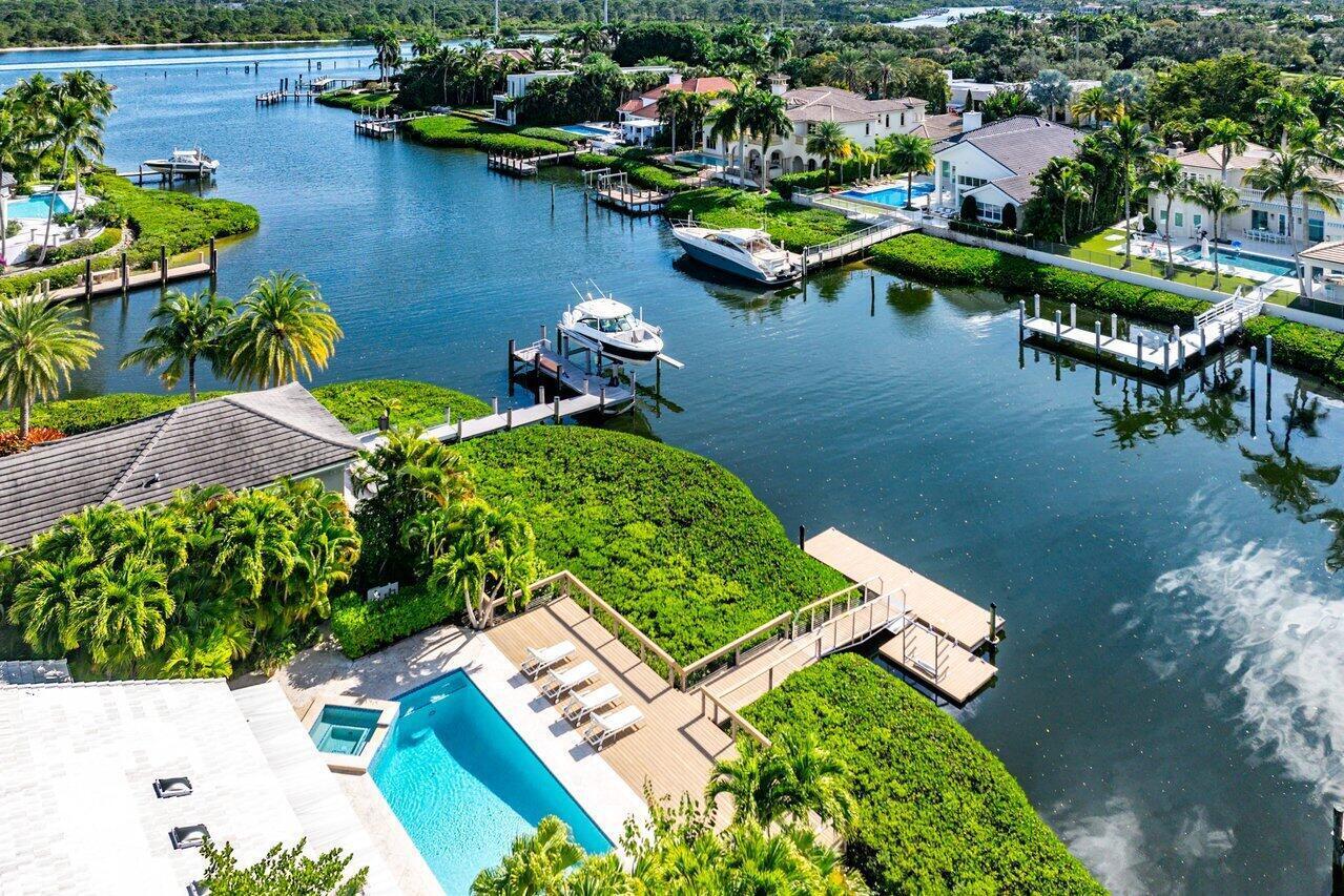 ADMIRALS COVE - Residential