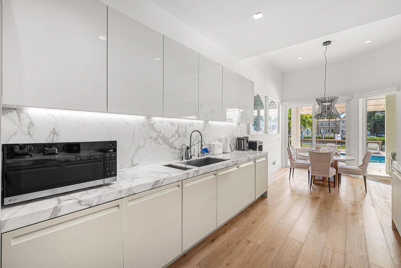 ADMIRALS COVE - Residential