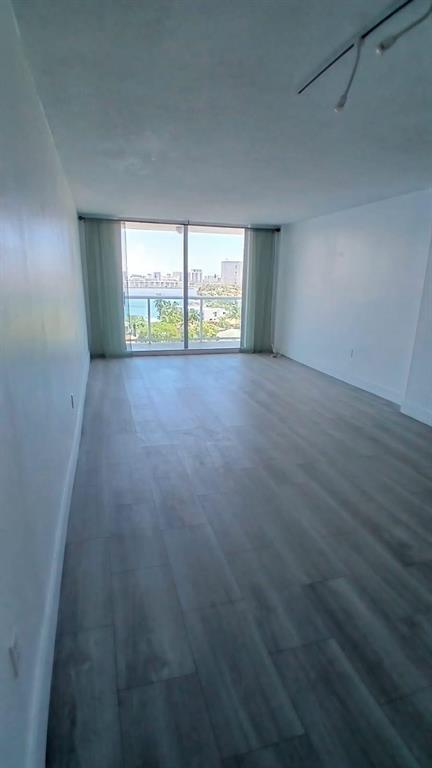 STRATFORD HOUSE CONDO - Residential