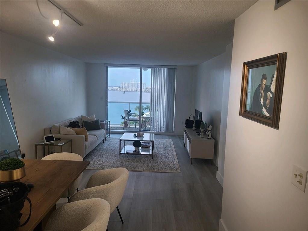 STRATFORD HOUSE CONDO - Residential