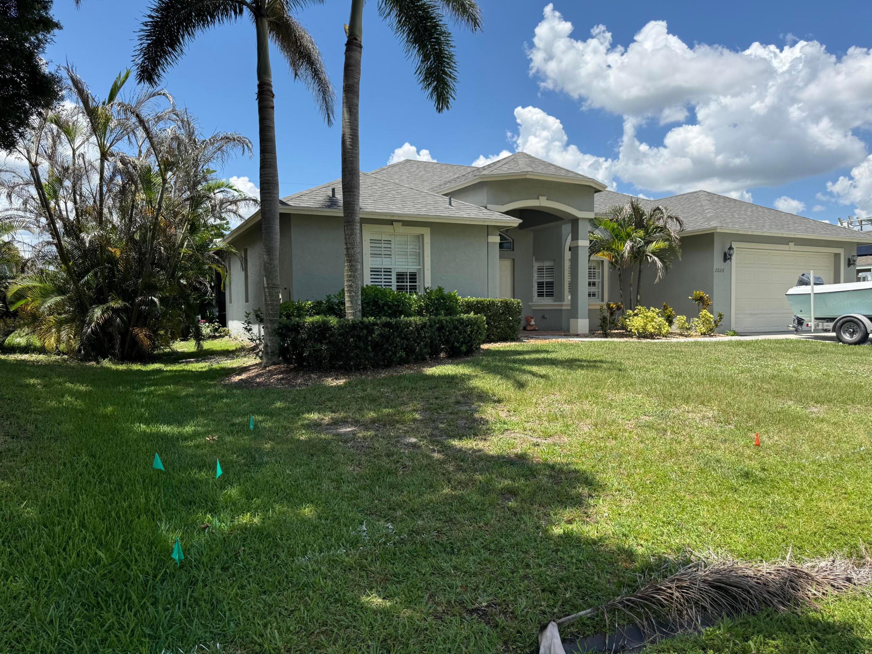 LOVELY 3 BEDROOM 2 BATH. ONE STORY SPACIOUS HOME ON LARGE HOME SITE WITH TREES, LARGE LIVING ROOM.  DINING ROOM,  EQUIPPED KITCHEN,  ENCLOSED, DBL. GARAGE, BRIGHT AND LARGE PORCH. LOTS OF HOME FOR THE MONEY!