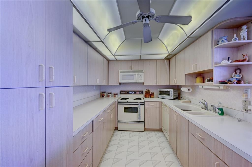 SILVER THATCH - Residential