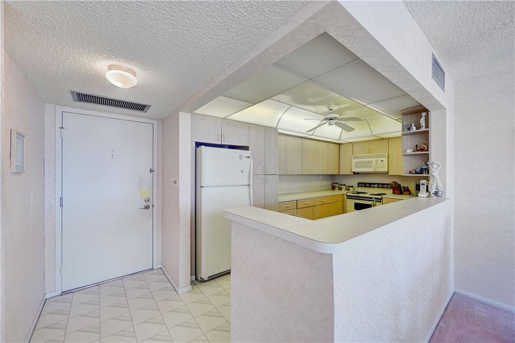 SILVER THATCH - Residential