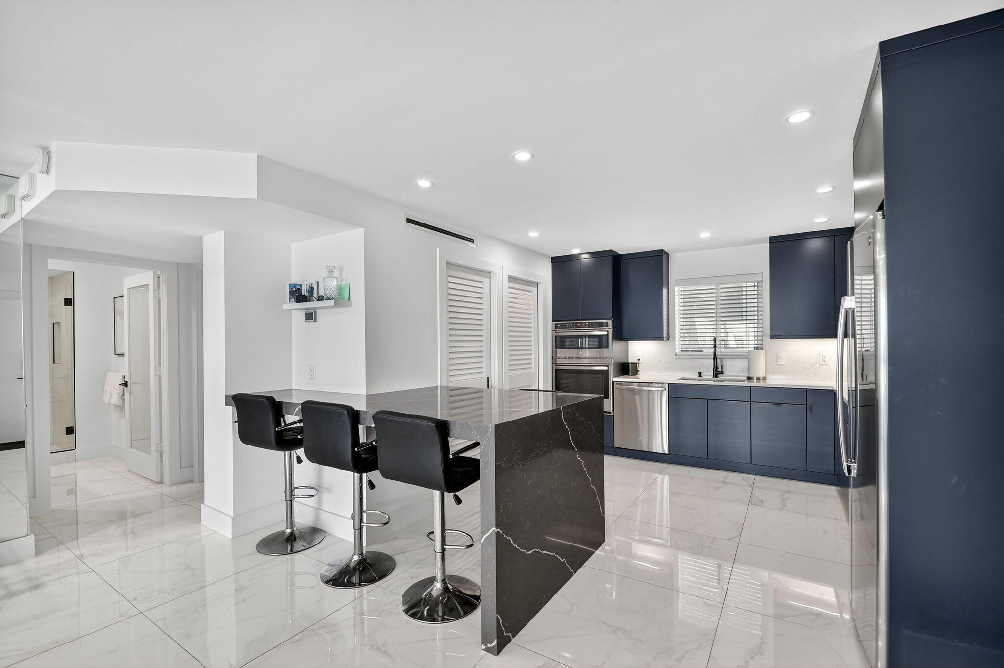 LAKE HARBOUR TOWERS CONDO - Residential