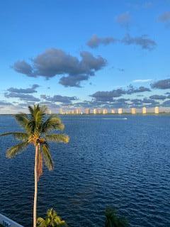 LAKE HARBOUR TOWERS CONDO - Residential
