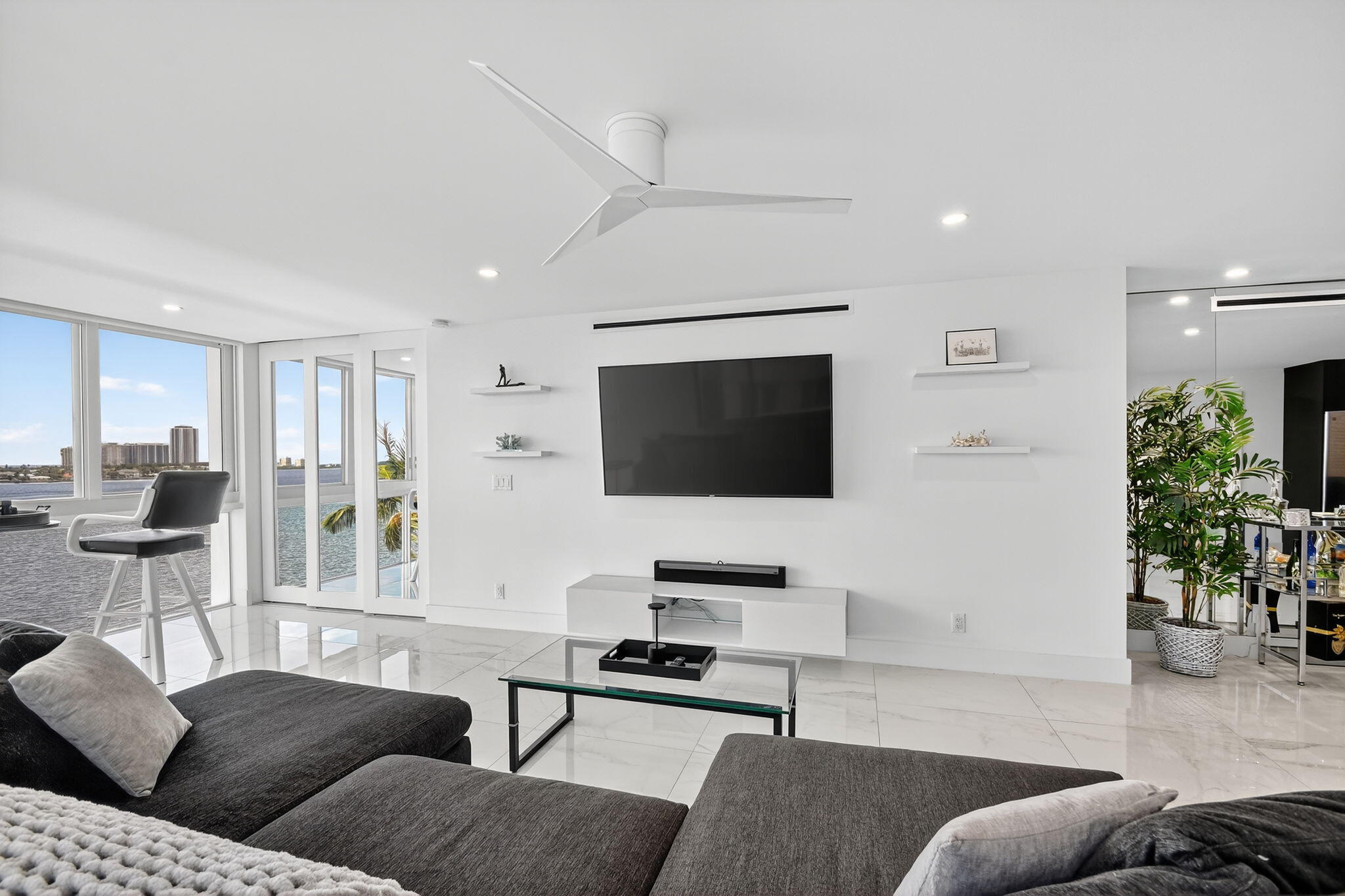 LAKE HARBOUR TOWERS CONDO - Residential