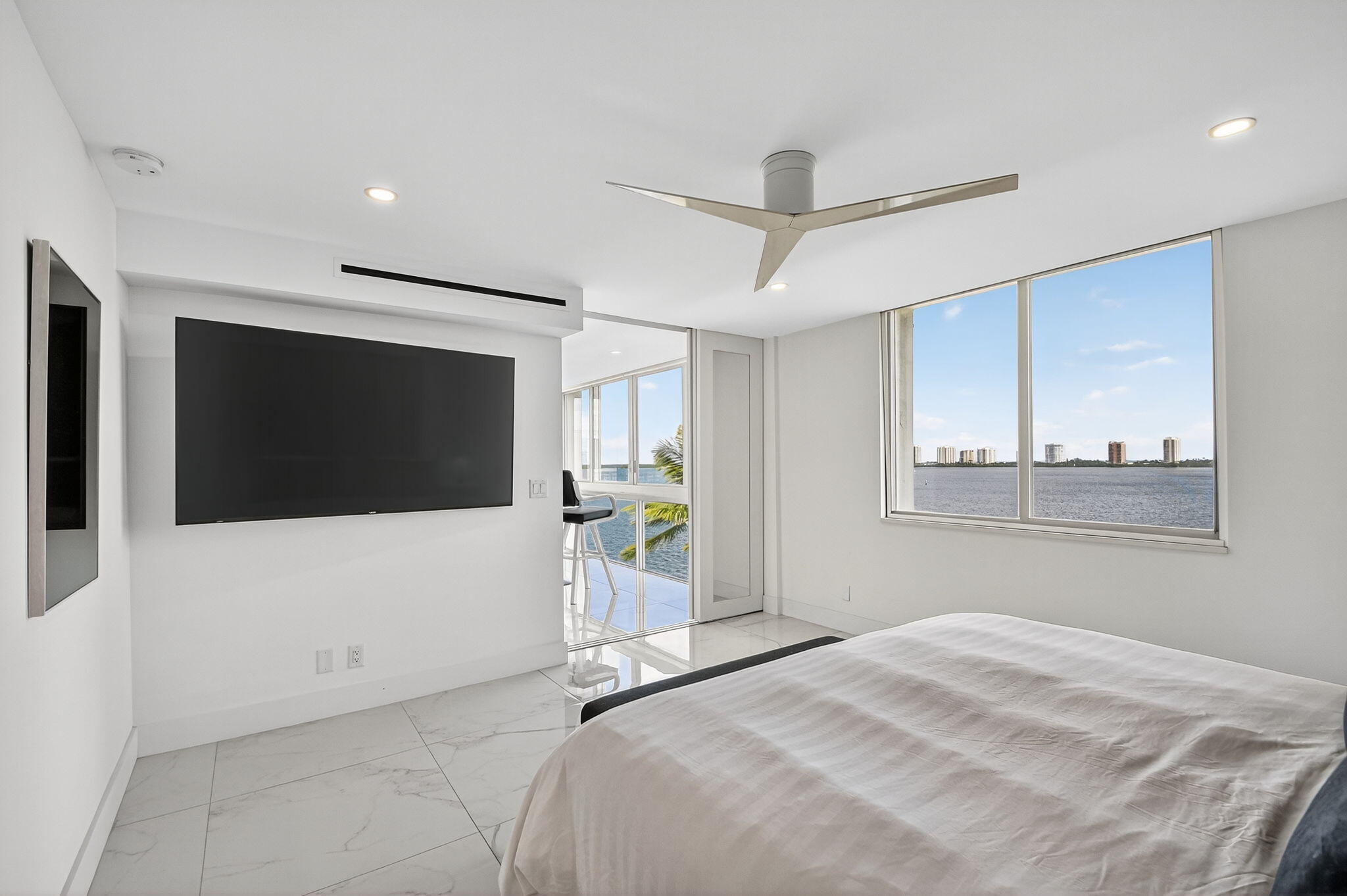 LAKE HARBOUR TOWERS CONDO - Residential