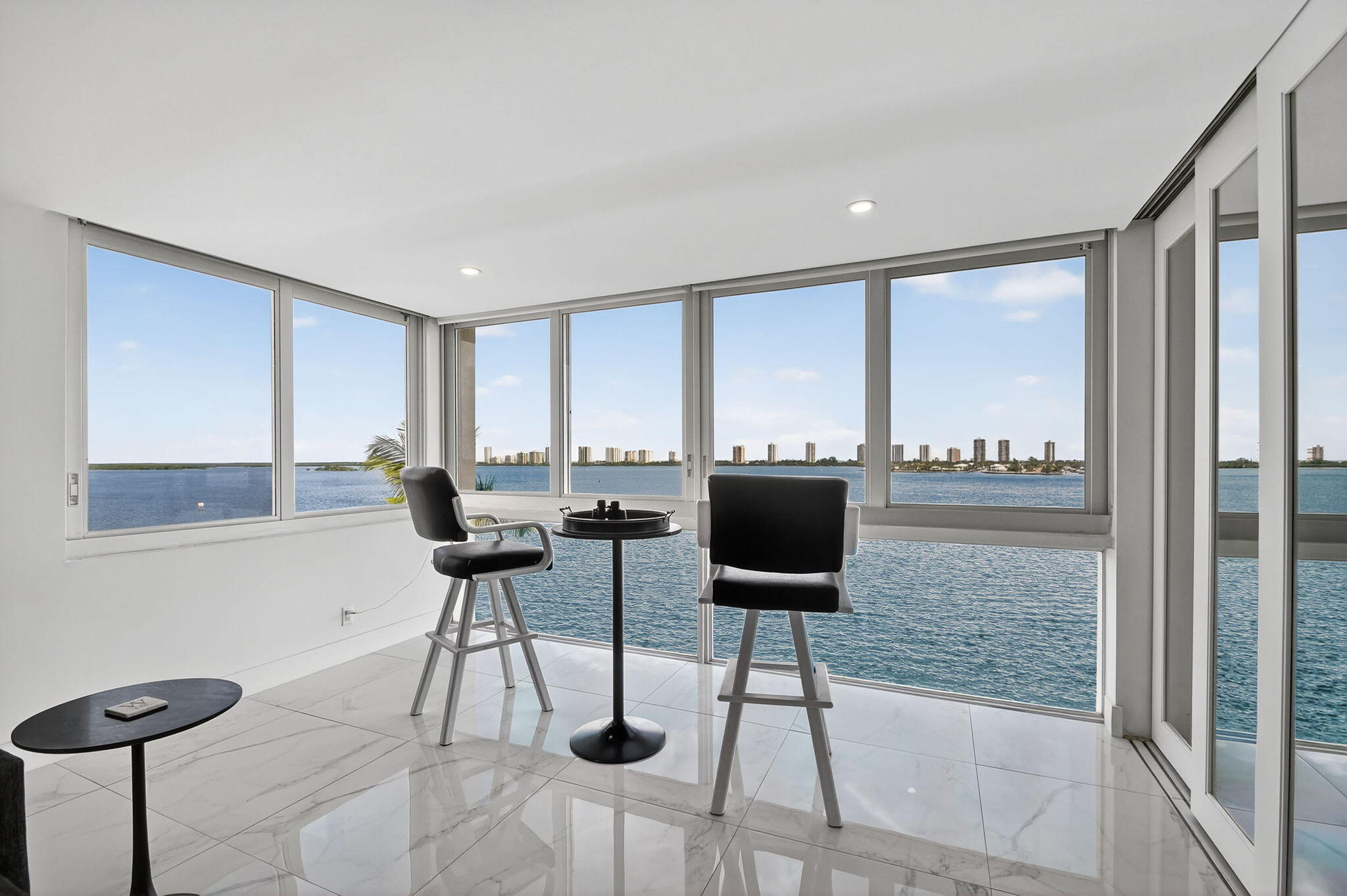 LAKE HARBOUR TOWERS CONDO - Residential