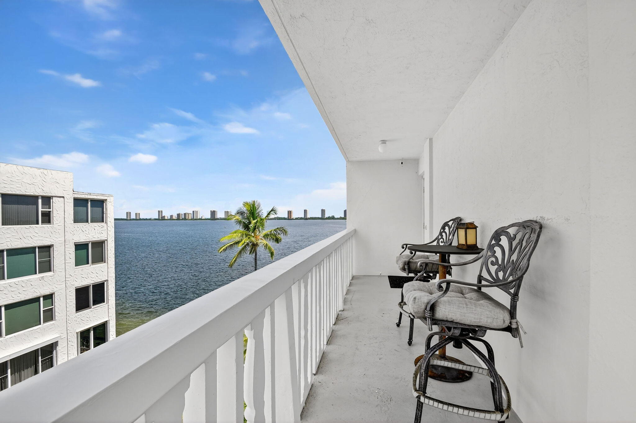 LAKE HARBOUR TOWERS CONDO - Residential