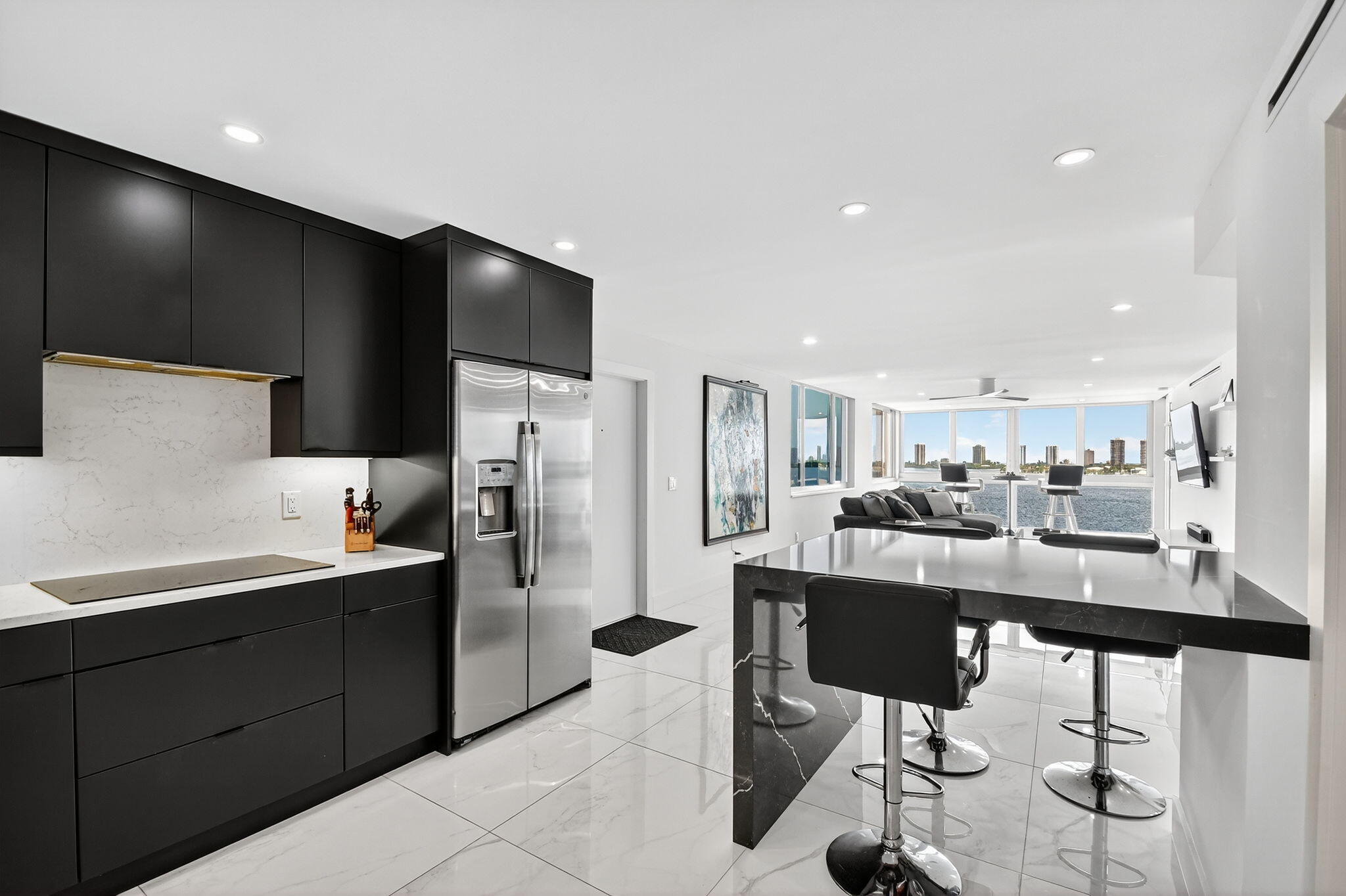 LAKE HARBOUR TOWERS CONDO - Residential