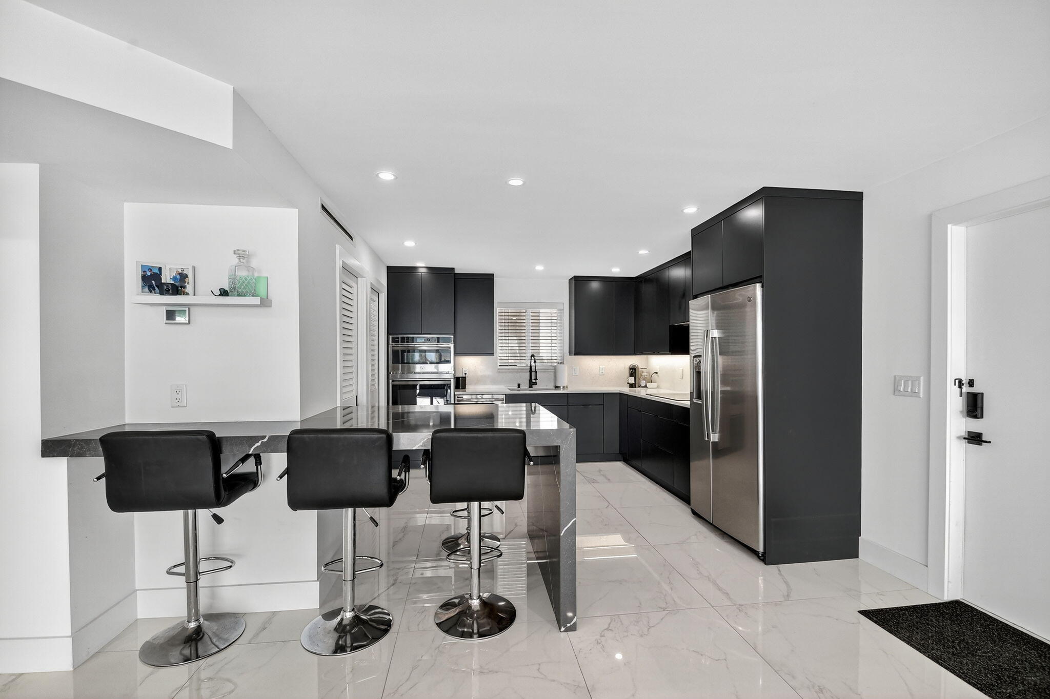 LAKE HARBOUR TOWERS CONDO - Residential