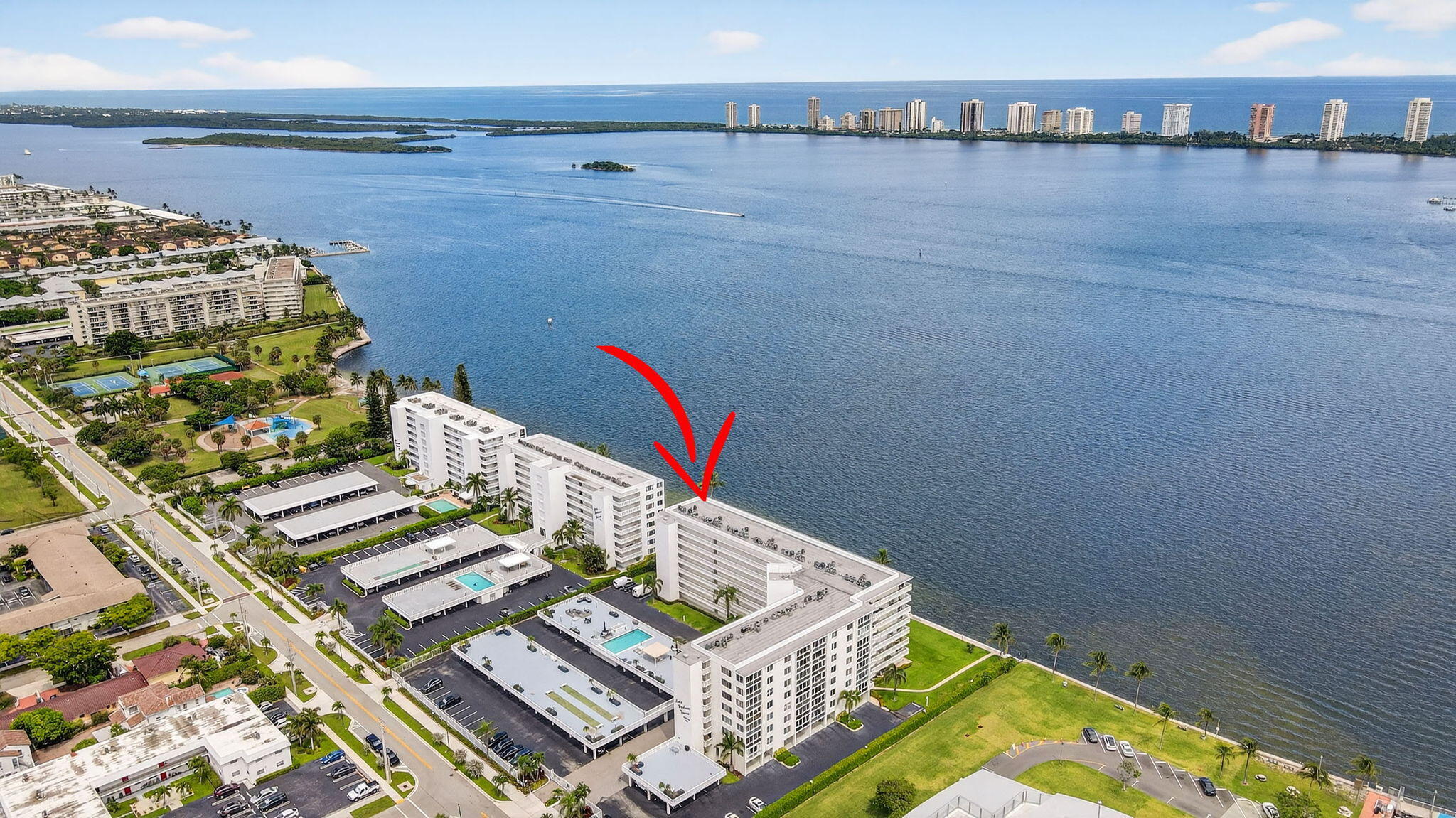 LAKE HARBOUR TOWERS CONDO - Residential
