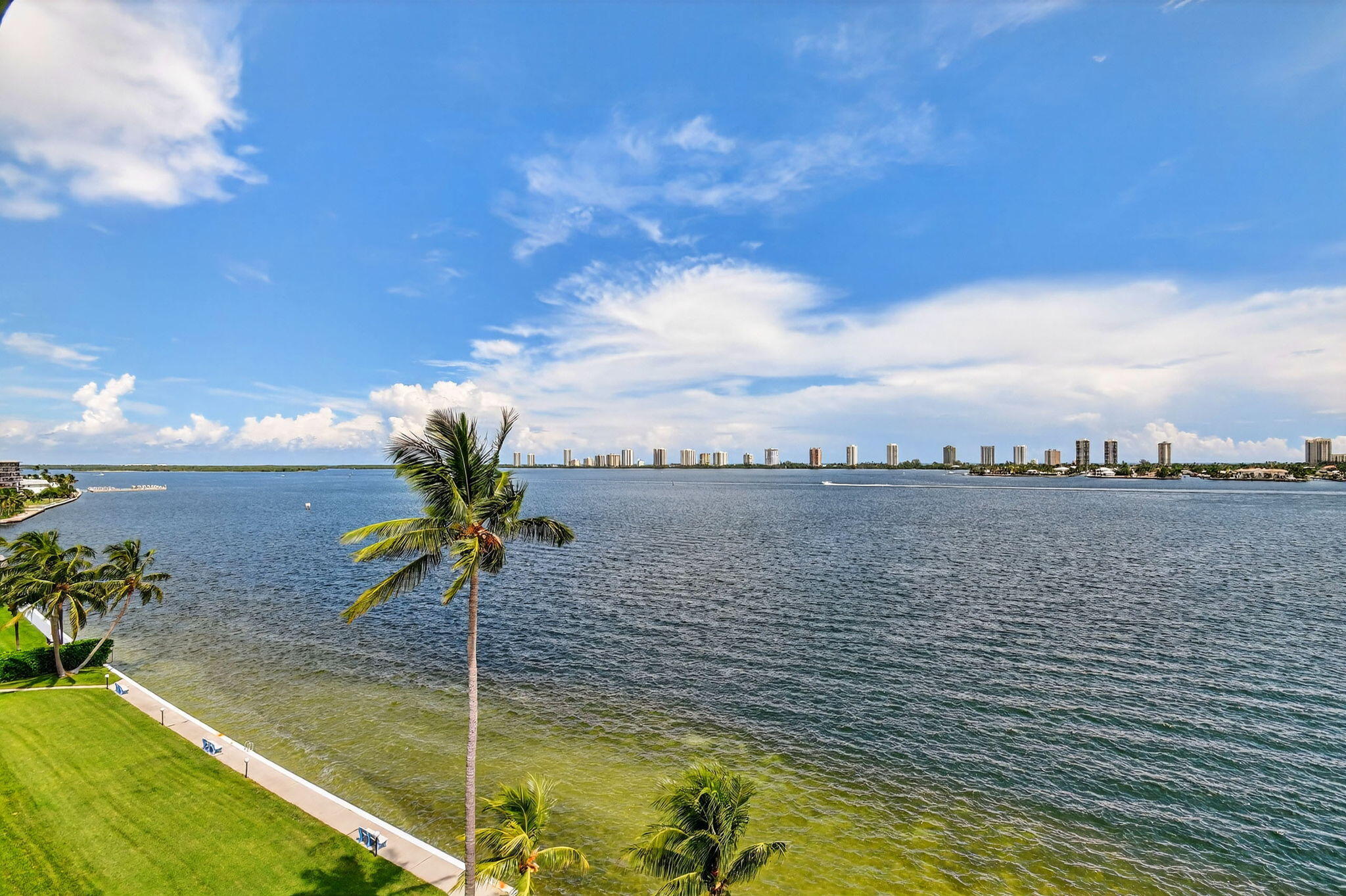 LAKE HARBOUR TOWERS CONDO - Residential