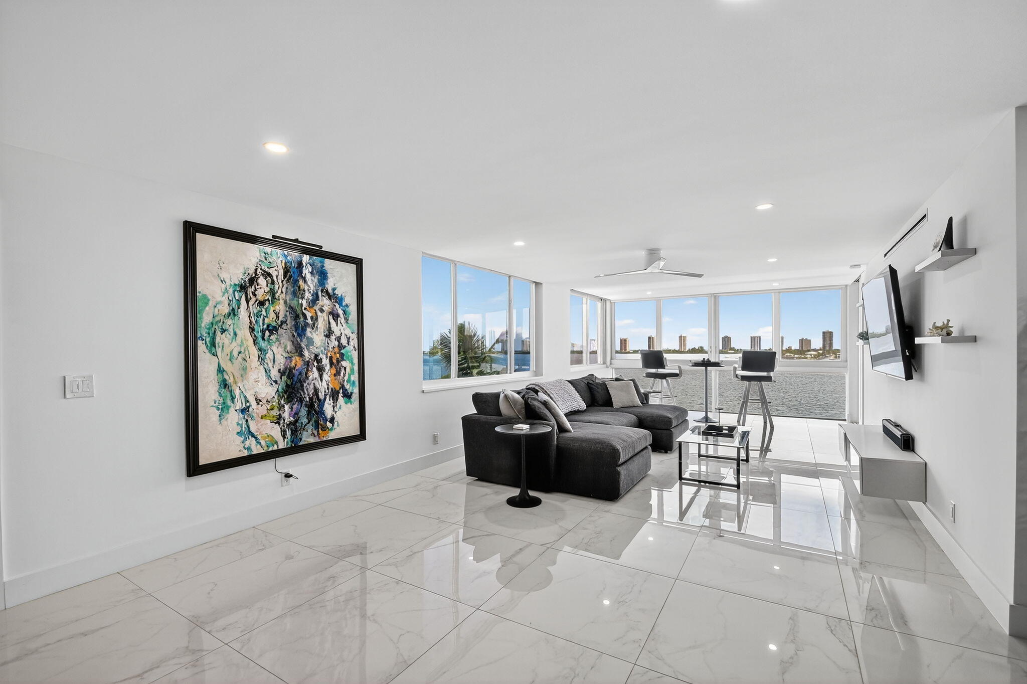 LAKE HARBOUR TOWERS CONDO - Residential