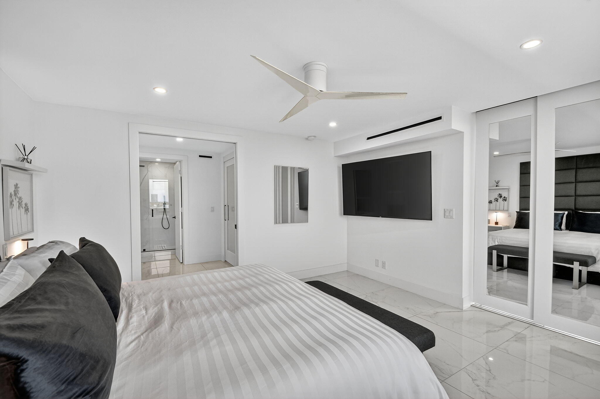 LAKE HARBOUR TOWERS CONDO - Residential