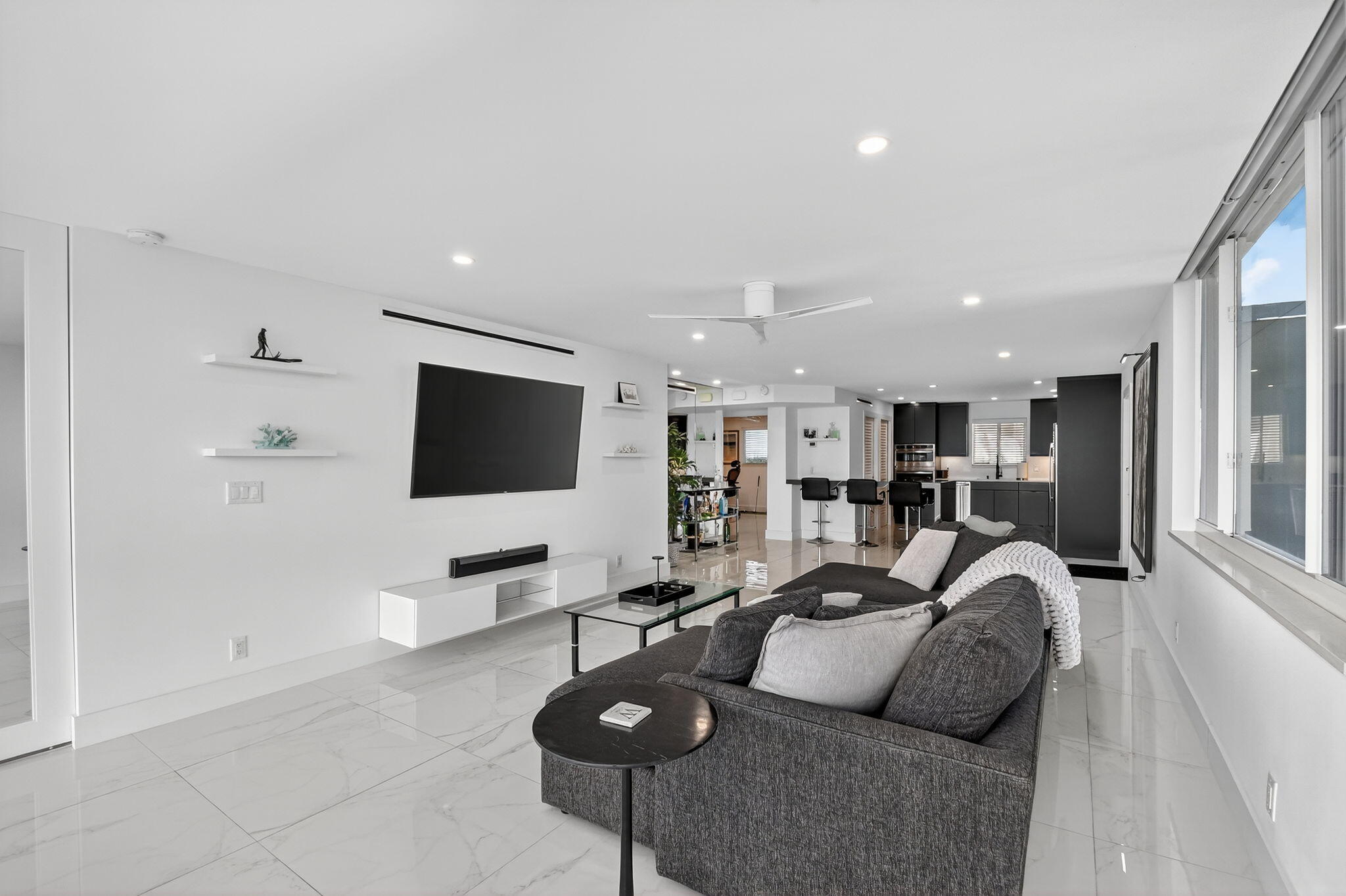 LAKE HARBOUR TOWERS CONDO - Residential