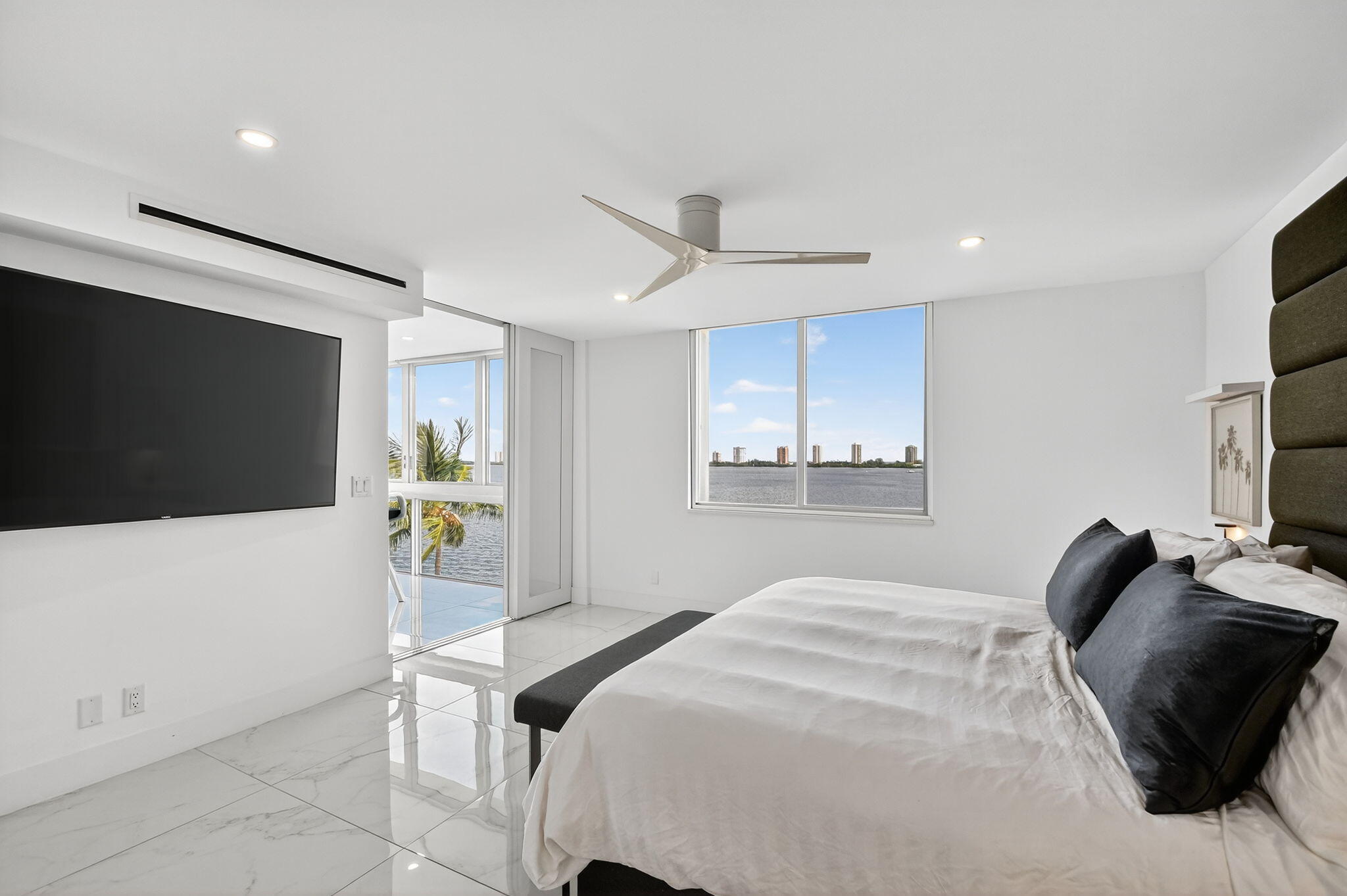 LAKE HARBOUR TOWERS CONDO - Residential