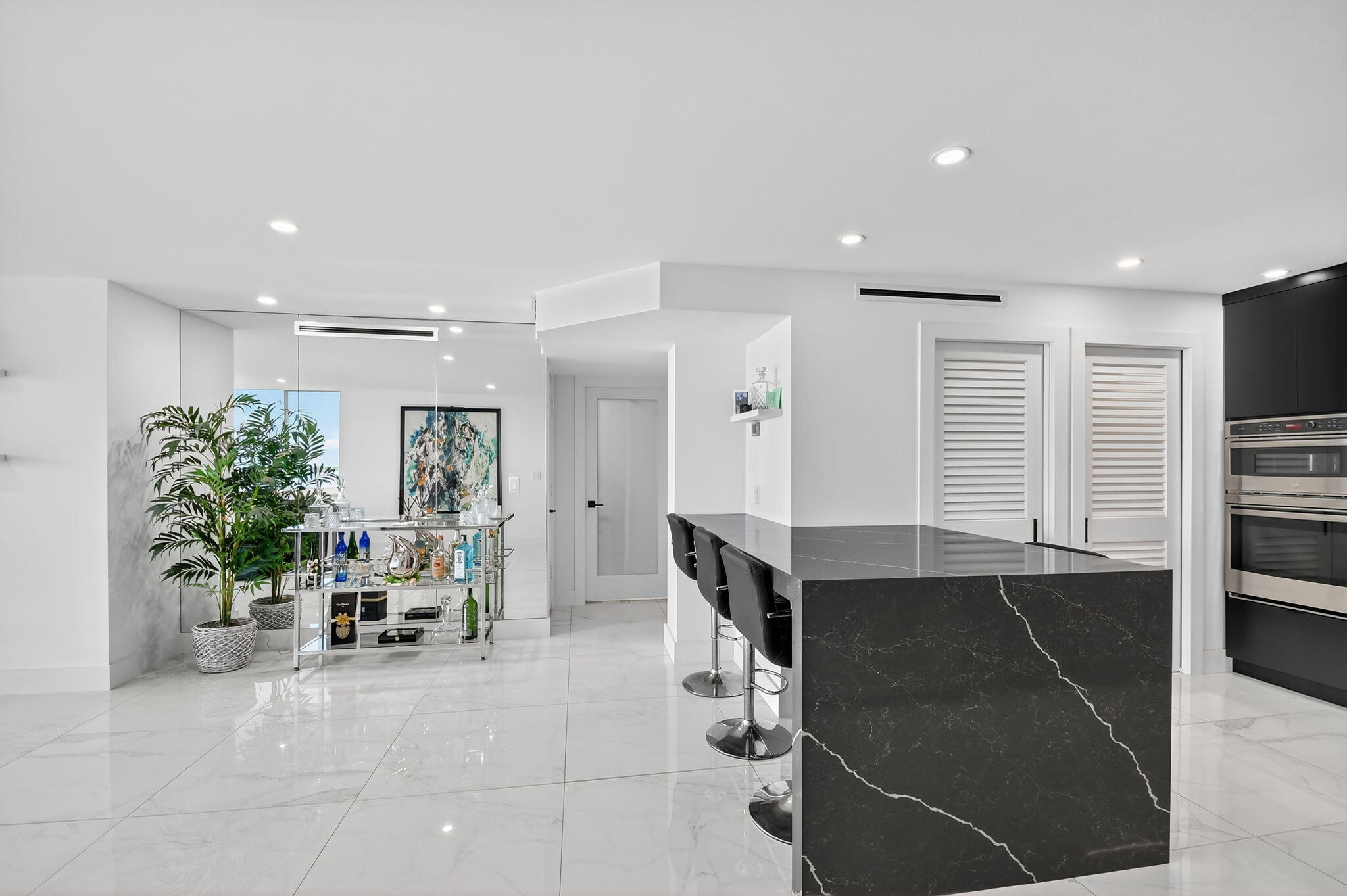 LAKE HARBOUR TOWERS CONDO - Residential