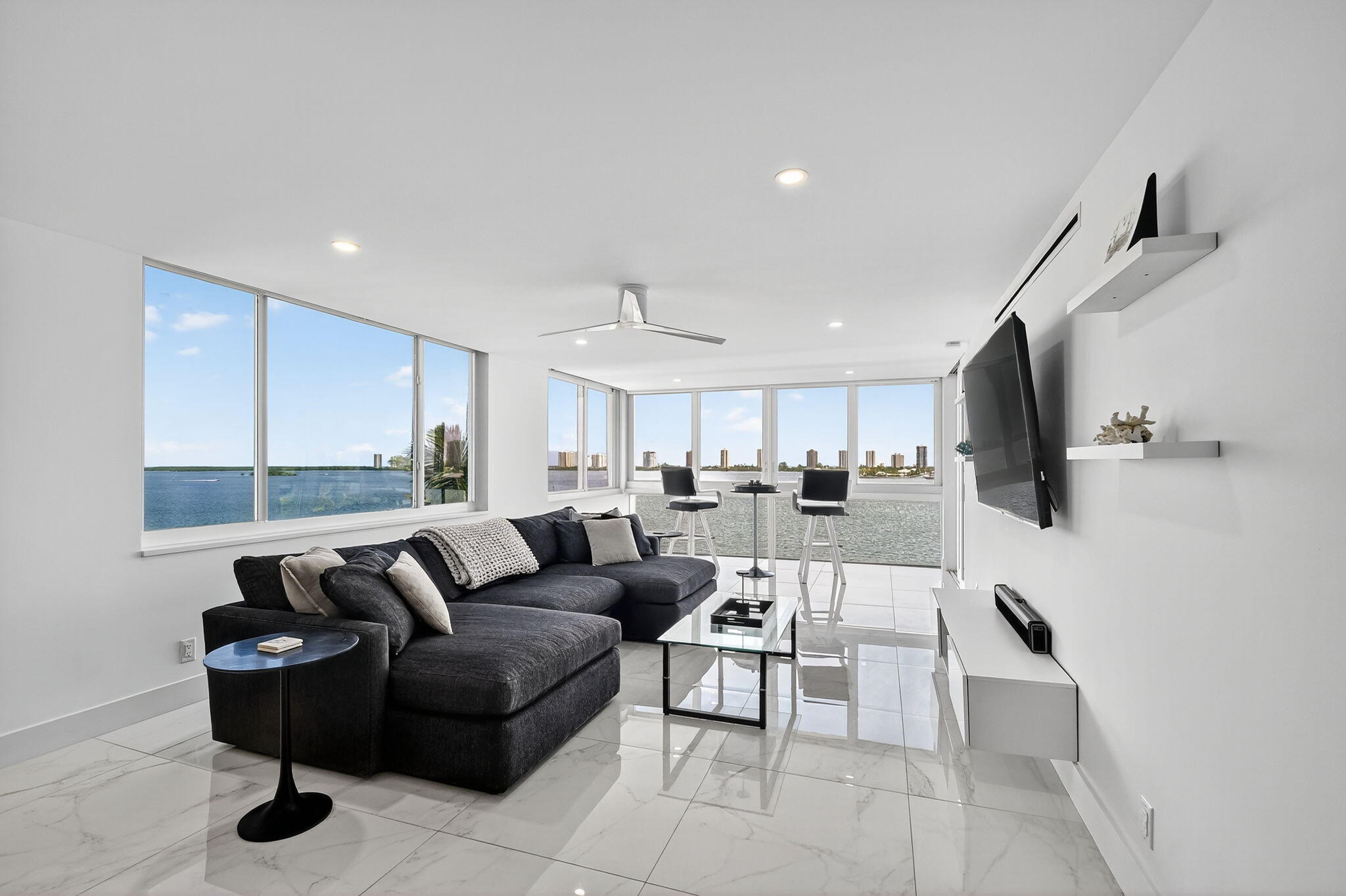 LAKE HARBOUR TOWERS CONDO - Residential