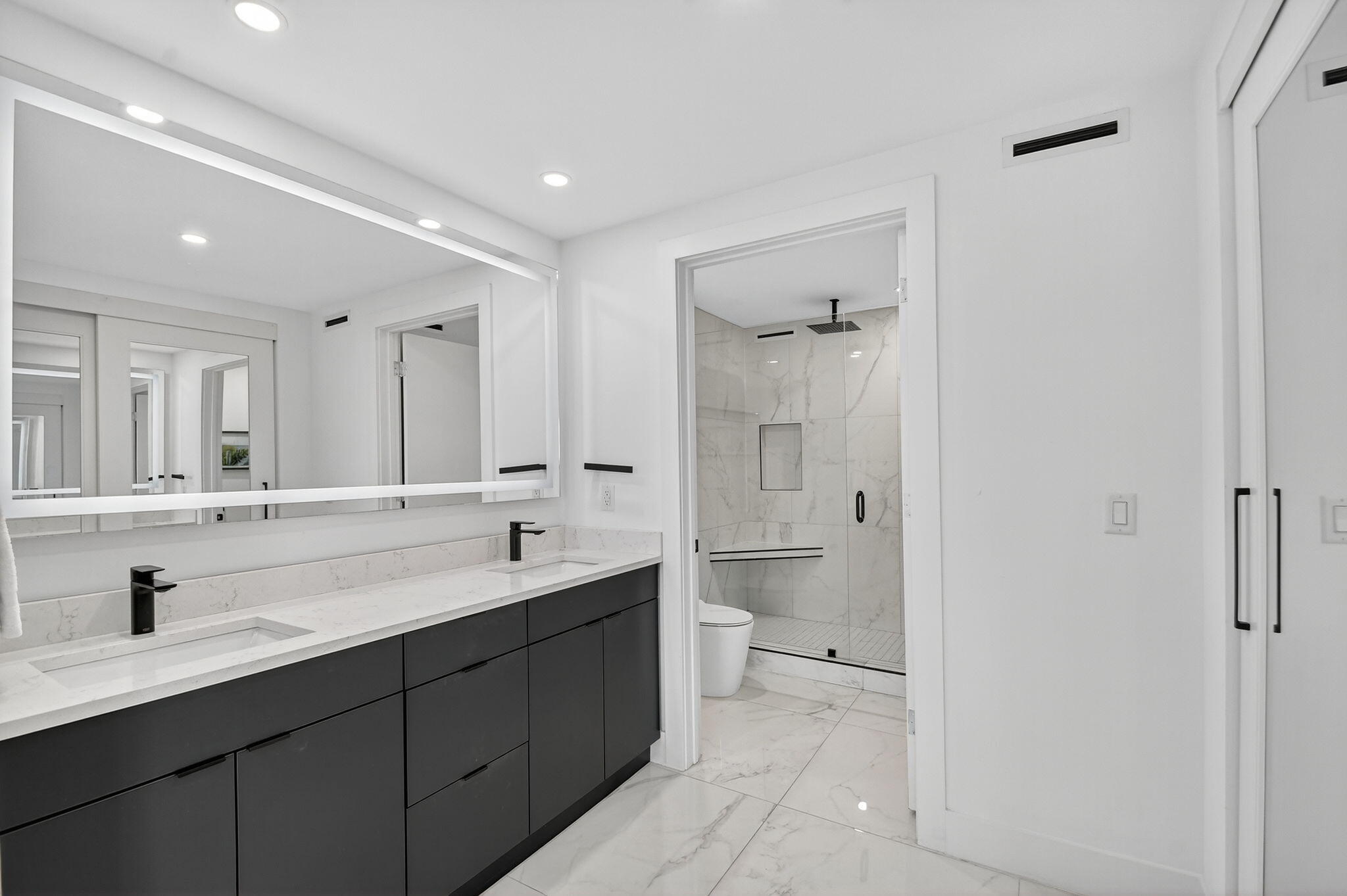LAKE HARBOUR TOWERS CONDO - Residential