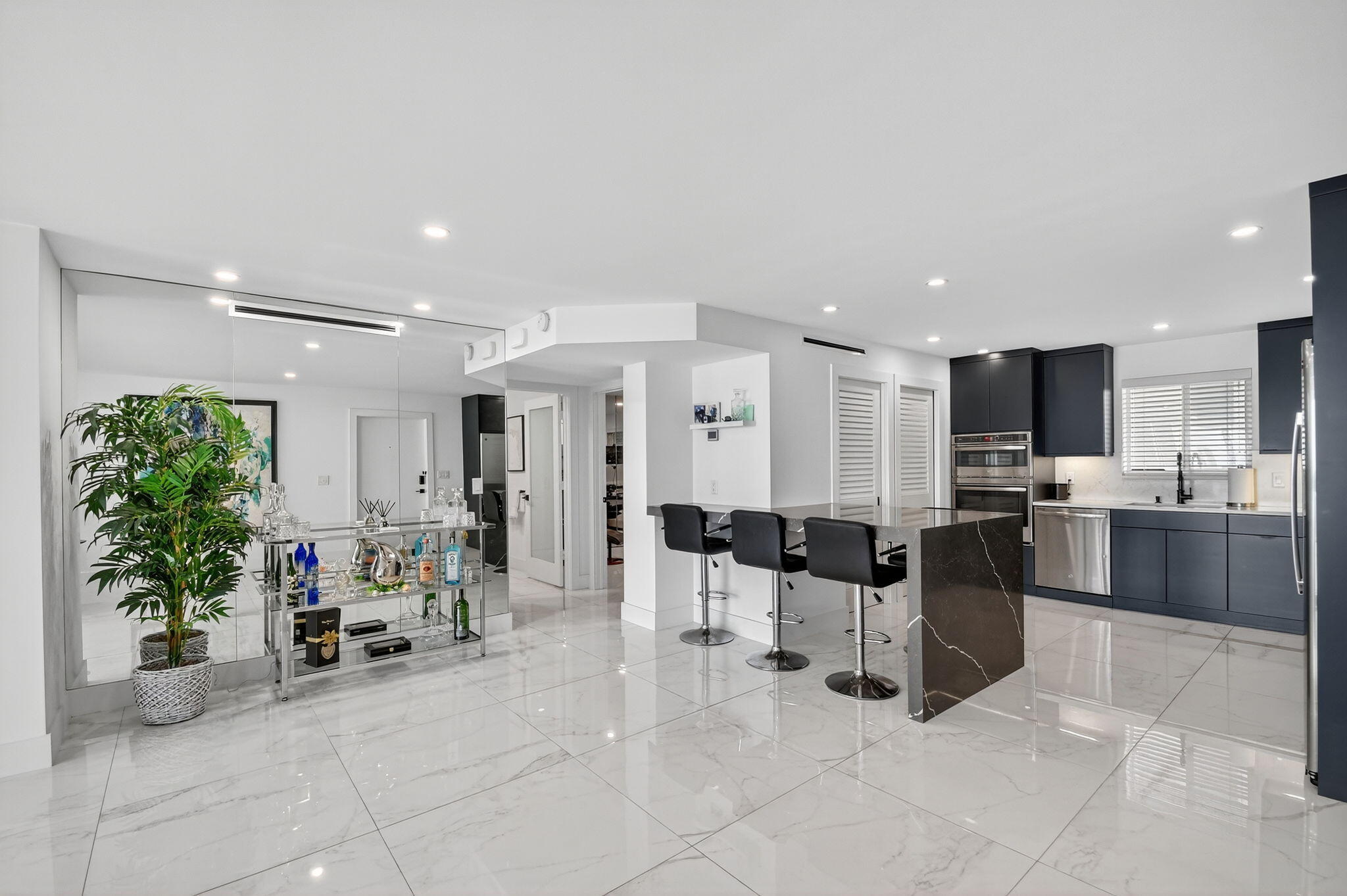 LAKE HARBOUR TOWERS CONDO - Residential