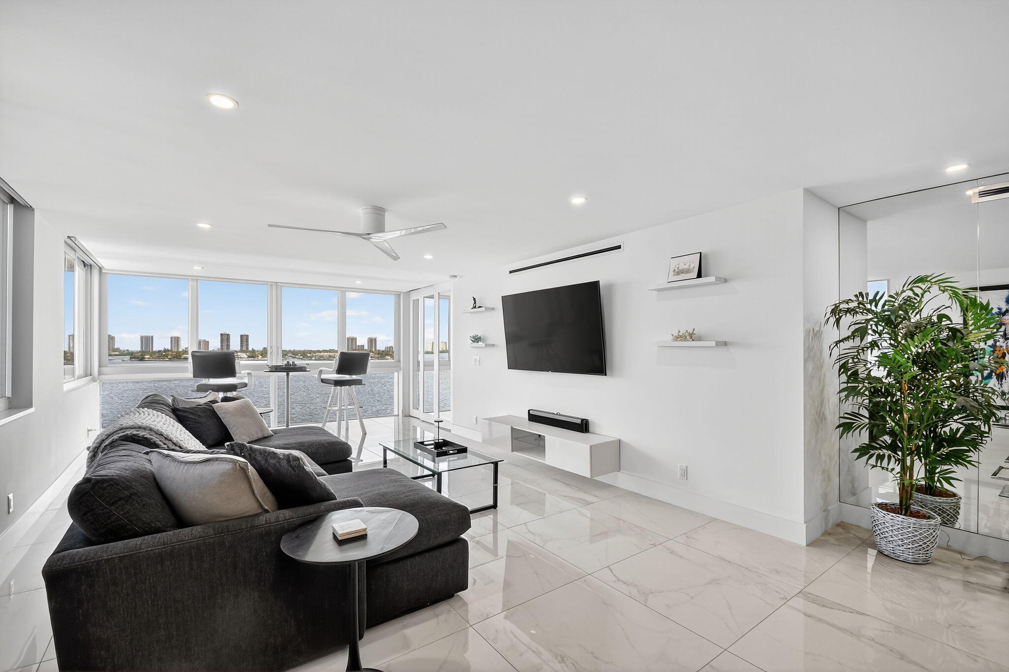 LAKE HARBOUR TOWERS CONDO - Residential