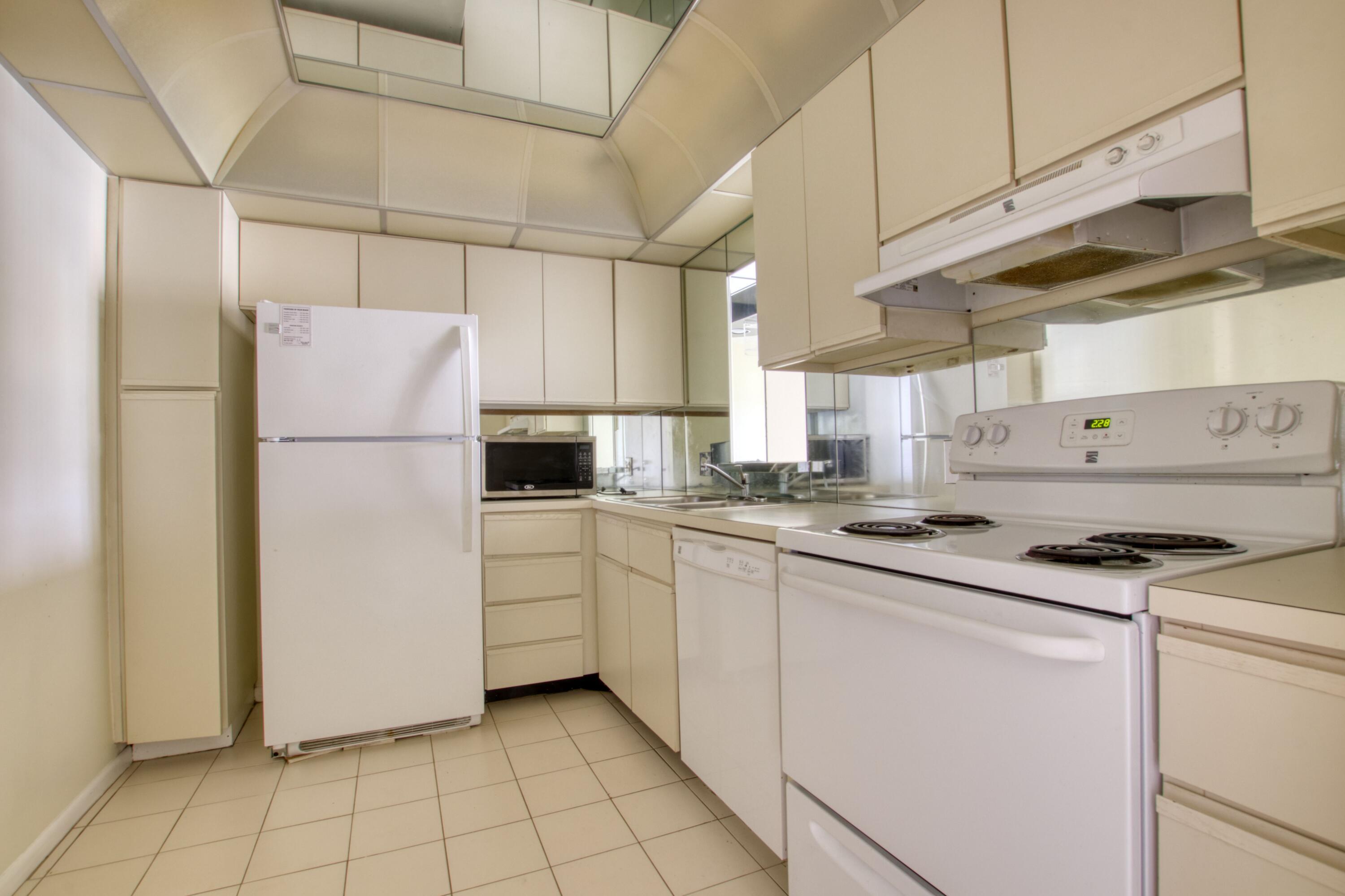 FOUNTAINS OF PALM BEACH CONDO 9 - Residential Lease