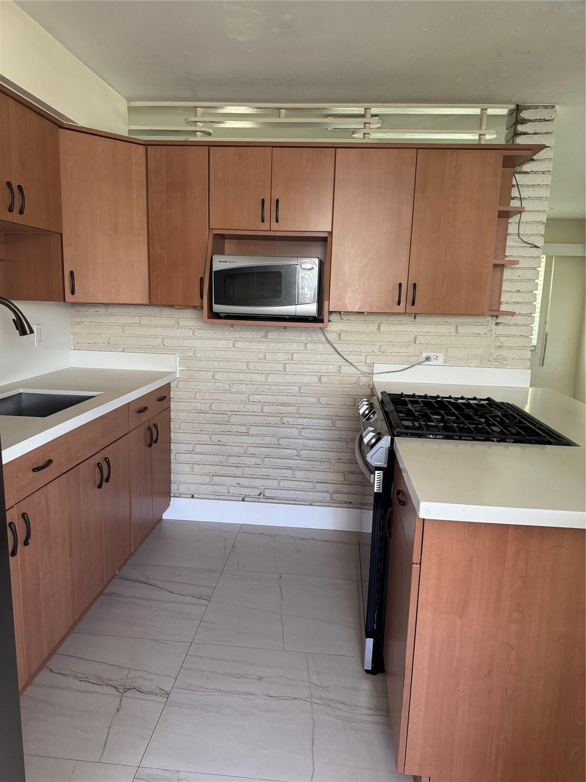 BREEZY MANOR AMENDED - Residential