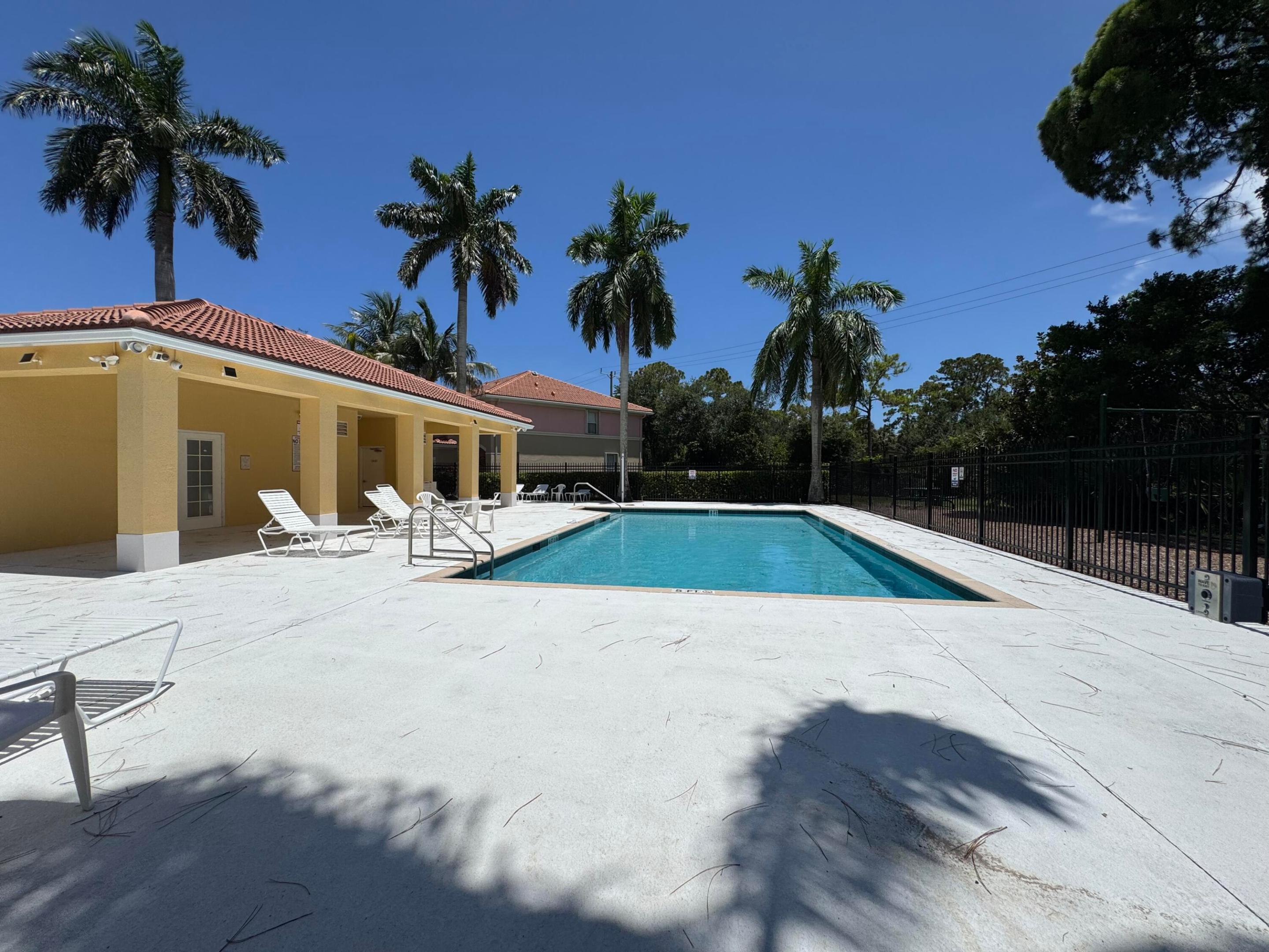 SEMINOLE PALMS - Residential