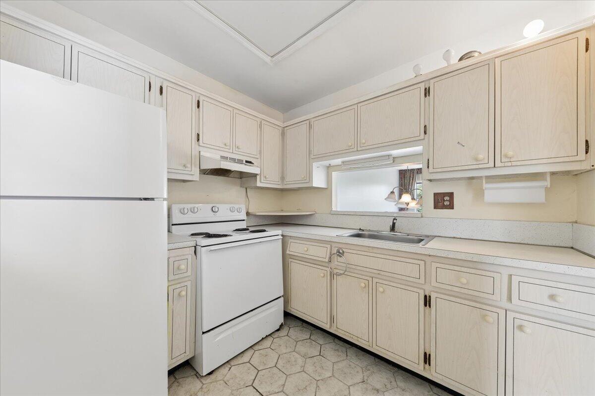 FAIRFAX HALL CONDO - Residential