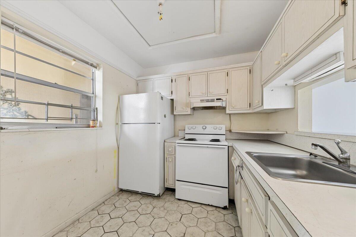 FAIRFAX HALL CONDO - Residential