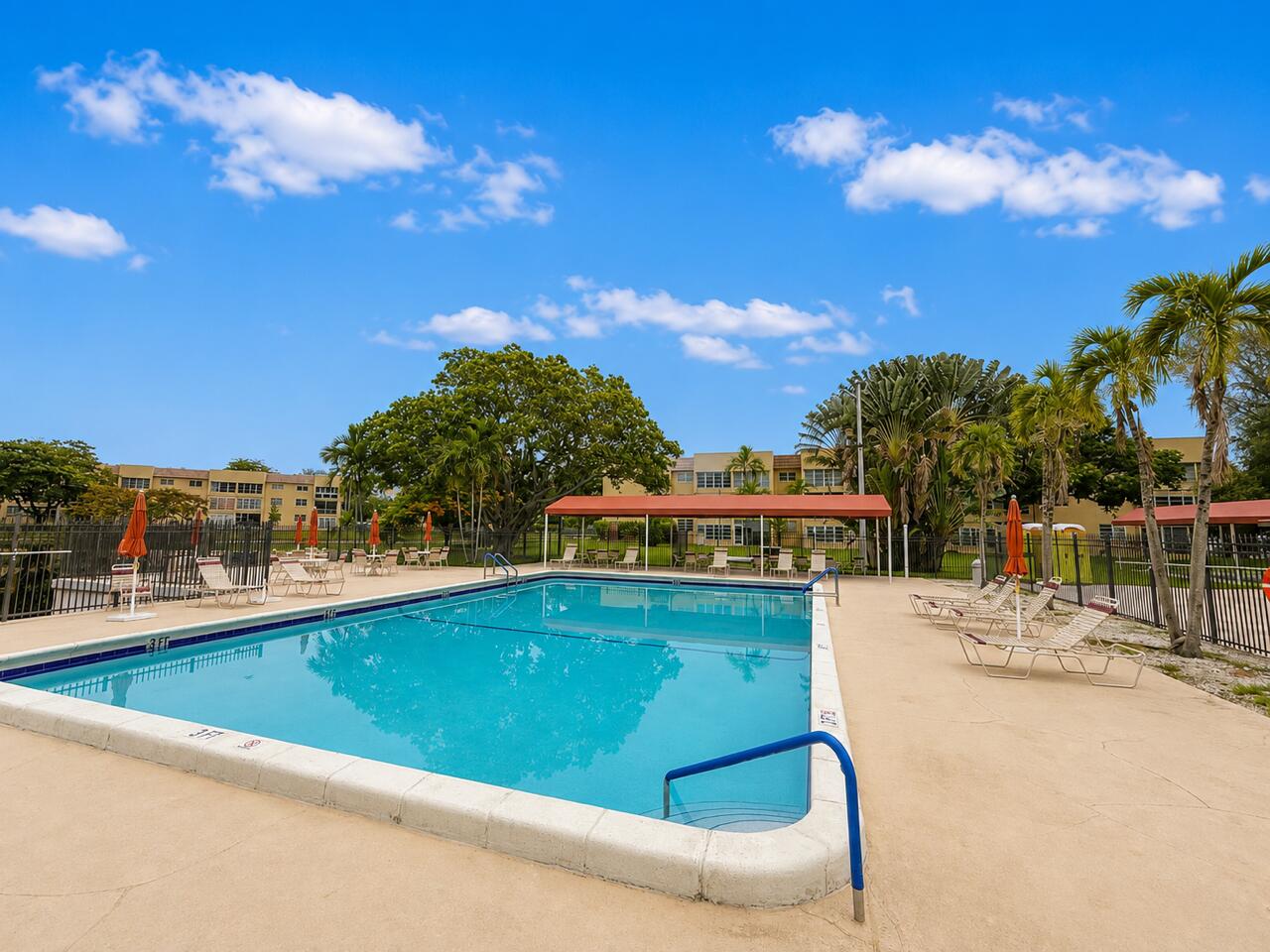 BERMUDA CLUB SIX CONDO - Residential