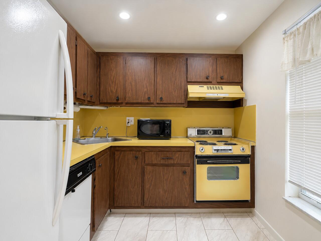 BERMUDA CLUB SIX CONDO - Residential