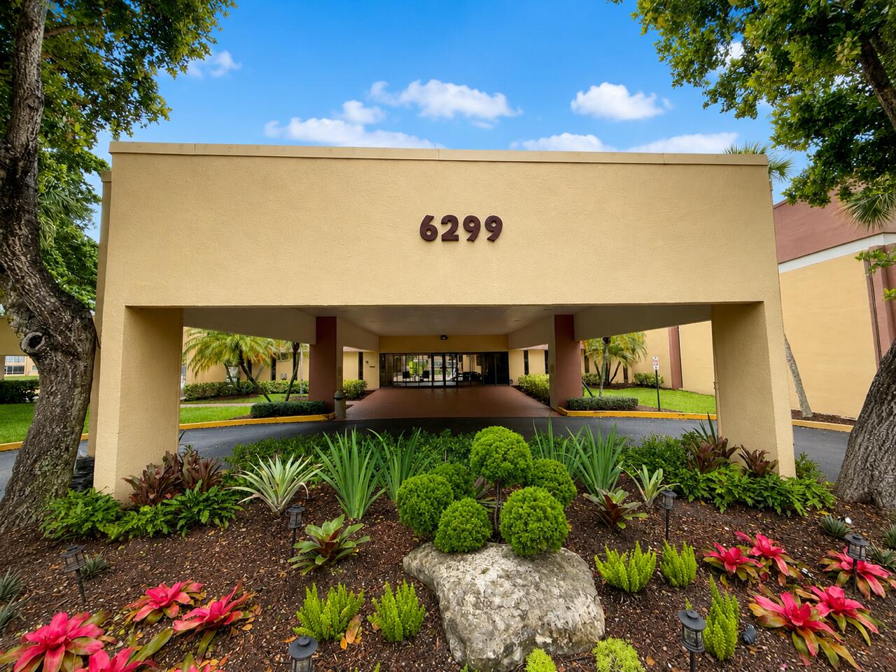 BERMUDA CLUB SIX CONDO - Residential
