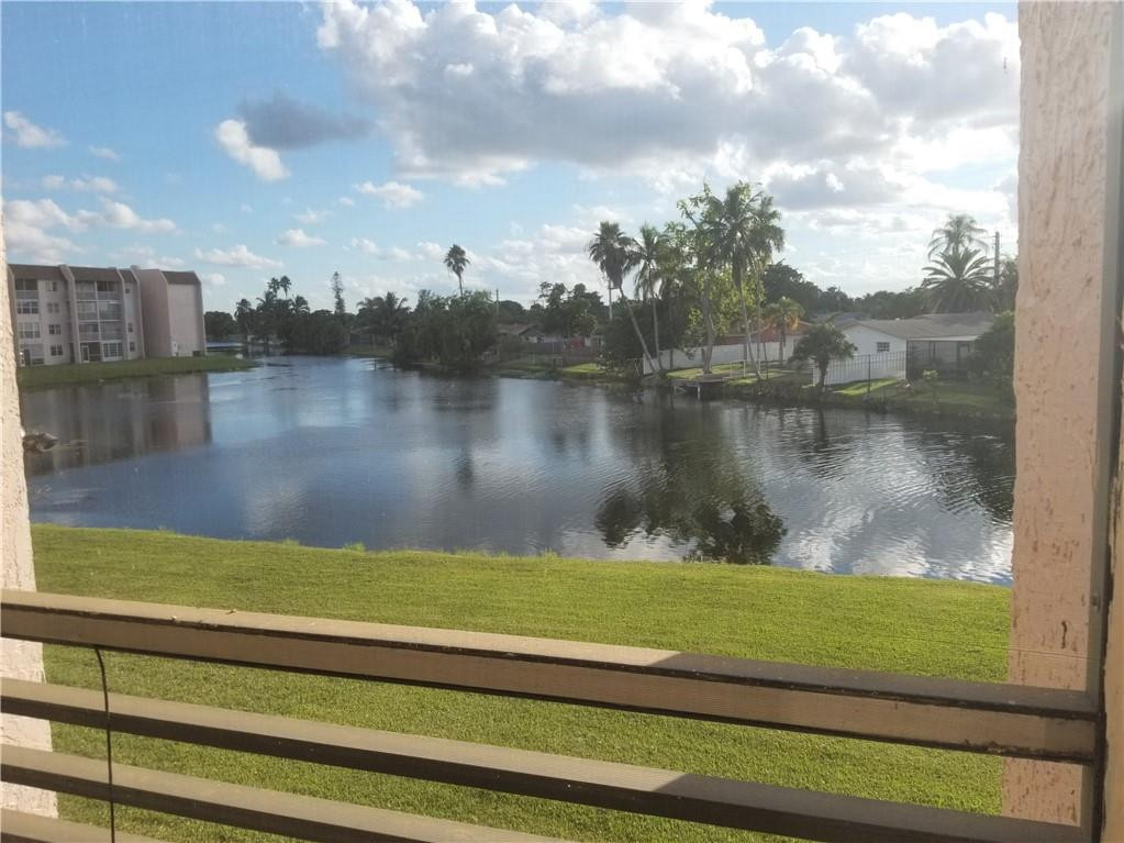 SUNRISE LAKES - Residential