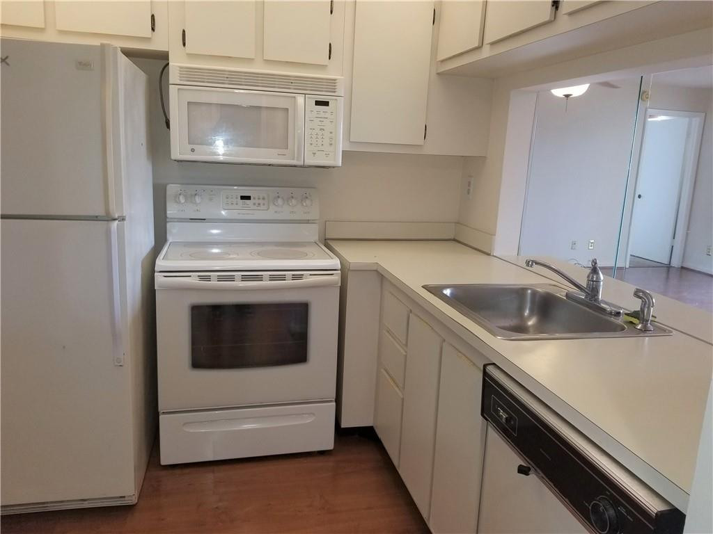 SUNRISE LAKES - Residential