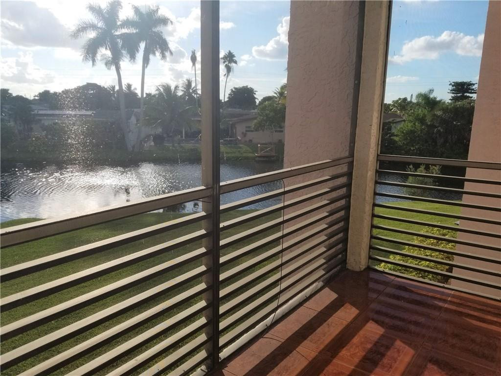SUNRISE LAKES - Residential