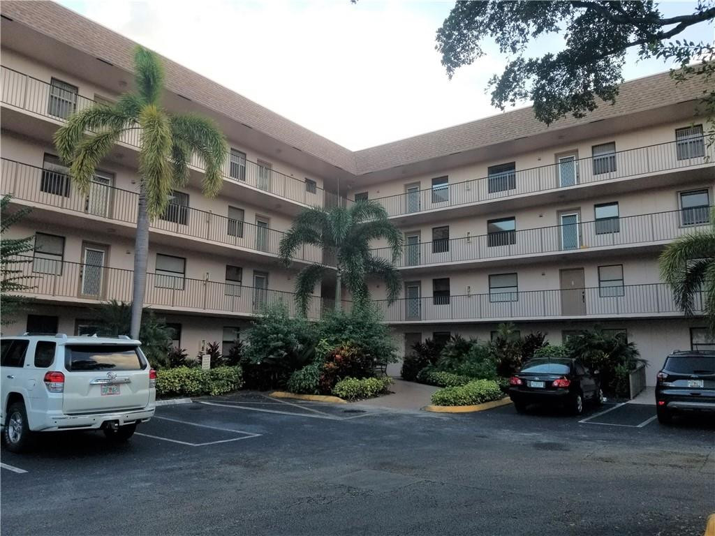 SUNRISE LAKES - Residential