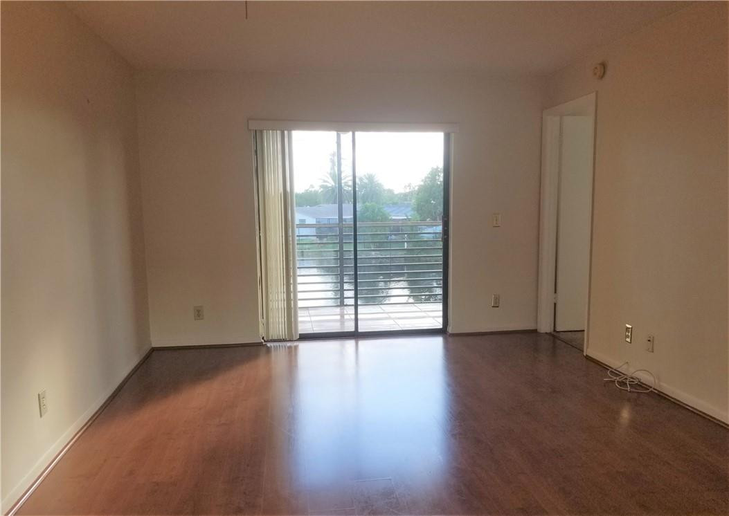 SUNRISE LAKES - Residential