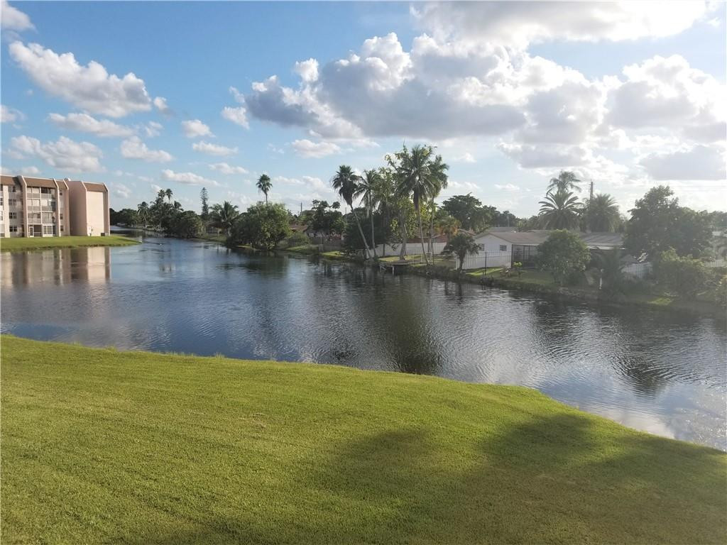 SUNRISE LAKES - Residential