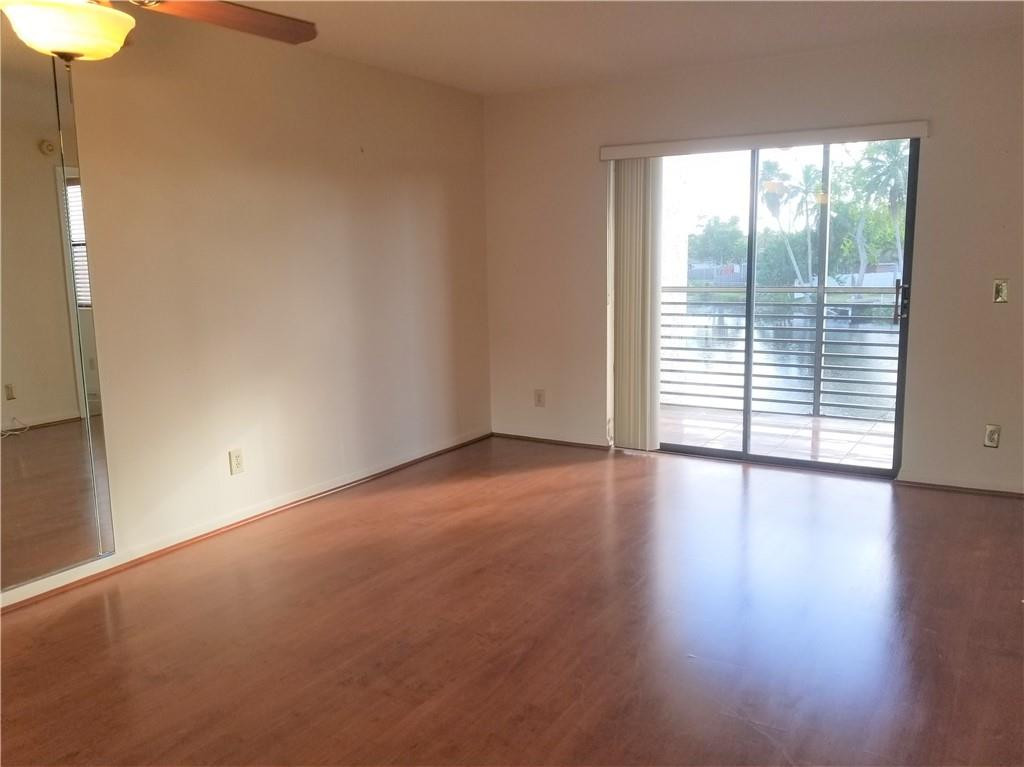 SUNRISE LAKES - Residential